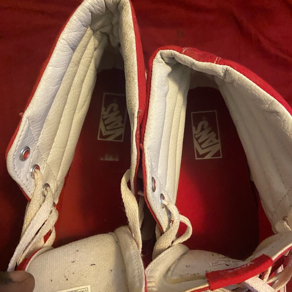 Red vans - Picture 3 of 5